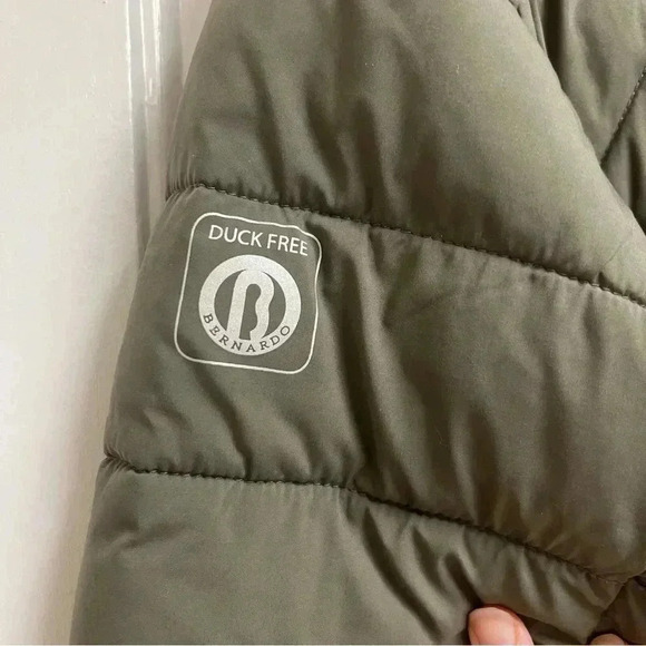 BERNARDO Women's Packable Zip Puffer Jacket with Pillow Collar Down Alternative - Picture 6 of 12